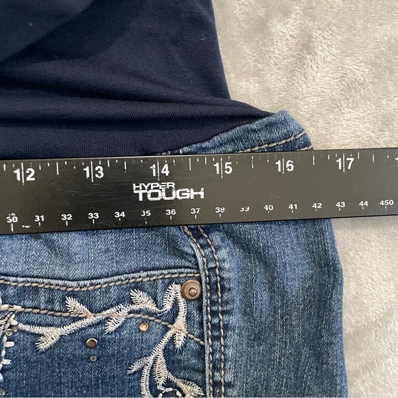 Bella Vida Maternity Embroidered Pockets and Rhinestones Capri Jeans Size XL - Picture 6 of 10